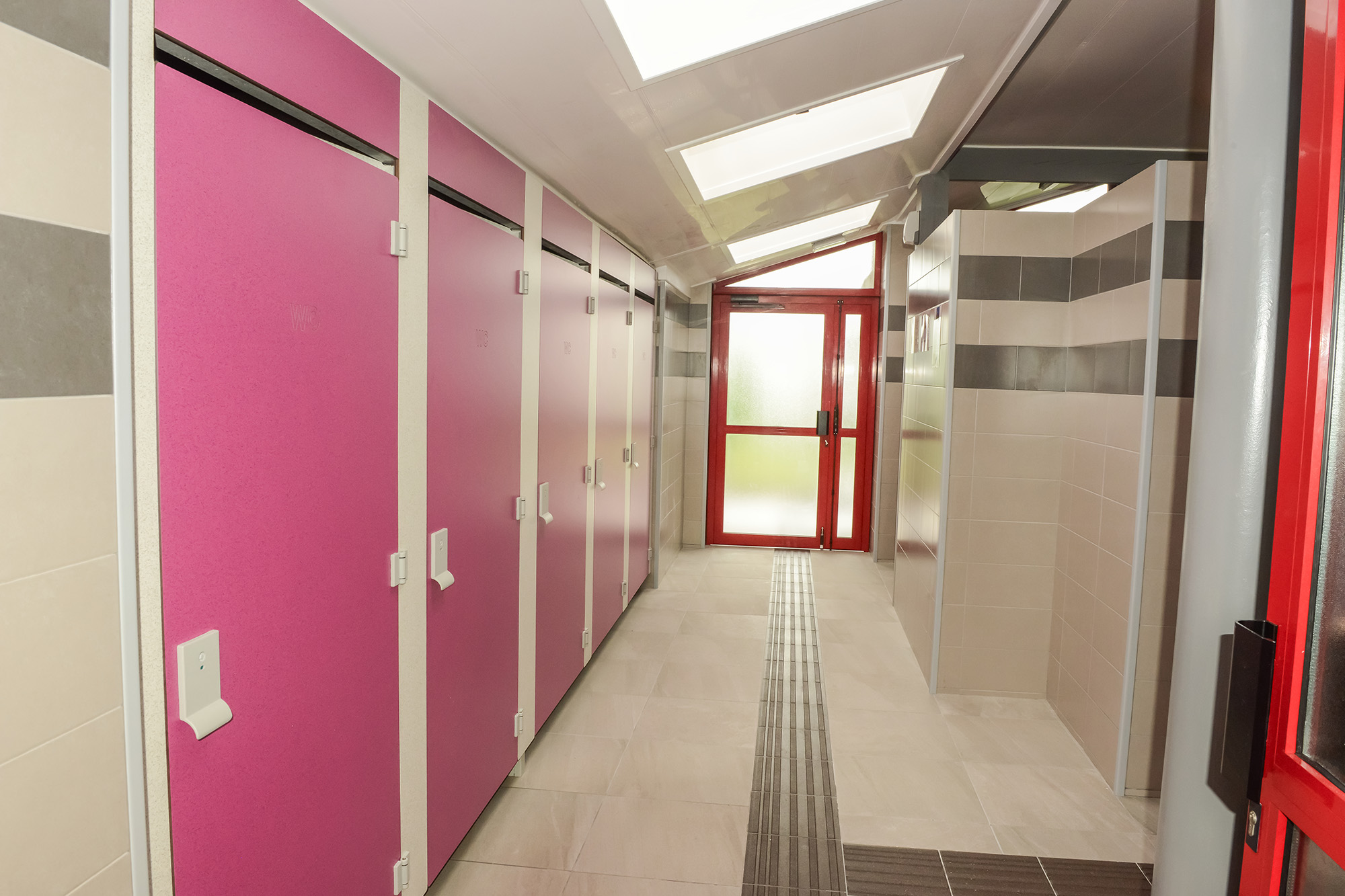 sanitaires modernes et de qualite