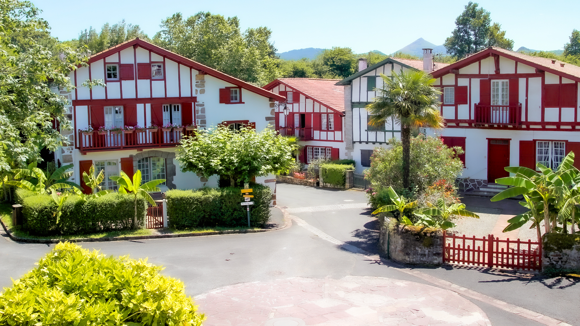 village ascain