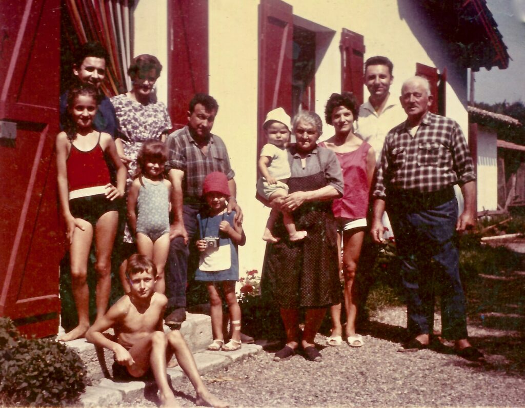 Denok Etxearen Aintzinean Aout 1966 (1)